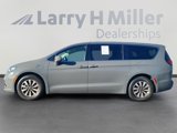 Certified 2022 Chrysler Pacifica Touring-L image 2