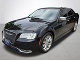 Used 2017 Chrysler 300 C image 2