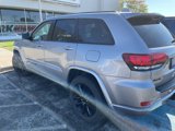 Used 2017 Jeep Grand Cherokee Altitude image 3