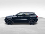 Used 2019 Jeep Grand Cherokee Laredo image 2