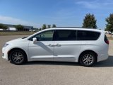 Used 2020 Chrysler Pacifica Touring-L image 5