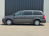 Used 2016 Chrysler Town & Country Touring image 2