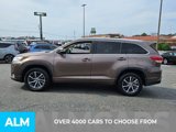 Used 2017 Toyota Highlander XLE image 3