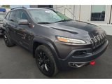 Used 2017 Jeep Cherokee Trailhawk image 3