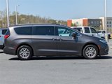 Certified 2022 Chrysler Pacifica Touring-L image 4