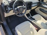 Used 2021 Volvo XC40 T4 Momentum image 6