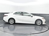 Used 2022 Toyota Camry LE image 2