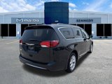Used 2017 Chrysler Pacifica Touring-L w/ Tire & Wheel Group image 4