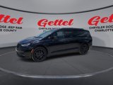 Used 2023 Chrysler Pacifica Touring-L w/ S Appearance Package image 4