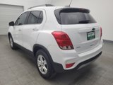 Used 2020 Chevrolet Trax LT w/ LT Convenience Package image 5
