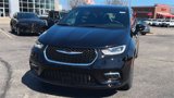 New 2025 Chrysler Pacifica Select image 2