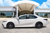 Used 2022 Toyota Camry SE image 3