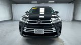 Used 2017 Toyota Highlander LE image 3