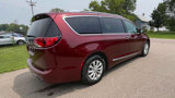 Used 2018 Chrysler Pacifica Touring-L w/ Advanced Safetytec Group image 5