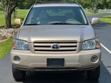 Used 2005 Toyota Highlander 4WD V6 w/ 3rd Row image 2