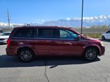 Used 2017 Dodge Grand Caravan SXT image 2