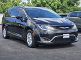 Used 2020 Chrysler Pacifica Touring-L image 3