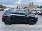Used 2022 Chevrolet Trax LT w/ Midnight Edition image 2