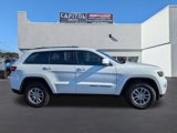 Used 2020 Jeep Grand Cherokee Laredo image 2