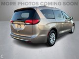 Used 2017 Chrysler Pacifica Touring-L image 4