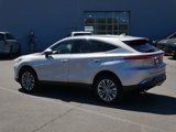 Used 2022 Toyota Venza XLE image 5