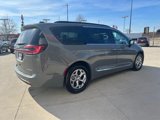 Certified 2023 Chrysler Pacifica Limited image 2