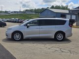 Used 2023 Chrysler Pacifica Touring-L image 2
