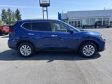 Used 2020 Nissan Rogue SV image 2