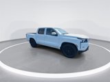 Used 2022 Nissan Frontier SV image 2