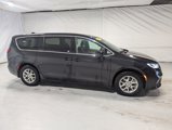 Used 2023 Chrysler Pacifica Touring-L image 2