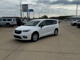 New 2025 Chrysler Pacifica Select image 3