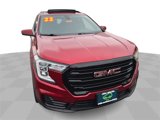 Used 2022 GMC Terrain SLE w/ Driver Convenience Package image 3