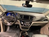 Used 2020 Chrysler Pacifica Touring-L image 4