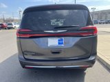 Used 2022 Chrysler Pacifica Touring-L image 3