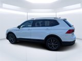 Certified 2022 Volkswagen Tiguan SE image 3
