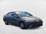 Used 2025 Hyundai Elantra SE image 3