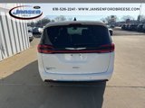 Used 2023 Chrysler Pacifica Touring-L image 5