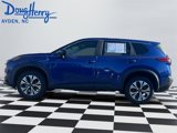 Used 2023 Nissan Rogue SV image 2