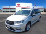 Used 2023 Chrysler Pacifica Touring-L image 2