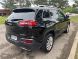 Used 2017 Jeep Cherokee Limited image 5