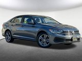 Used 2023 Volkswagen Jetta SE image 2