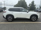 Used 2022 Nissan Rogue SV image 2