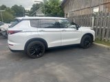Used 2022 Mitsubishi Outlander SE image 2