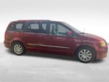 Used 2014 Chrysler Town & Country Touring image 2