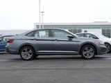 Used 2022 Volkswagen Jetta SE image 2