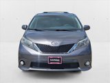 Used 2017 Toyota Sienna SE Premium image 2
