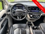 Used 2022 Chrysler Pacifica Touring-L image 3