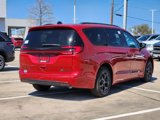 New 2025 Chrysler Pacifica Select image 4