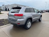 Used 2018 Jeep Grand Cherokee Laredo image 5