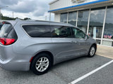 Used 2020 Chrysler Pacifica Touring-L image 3